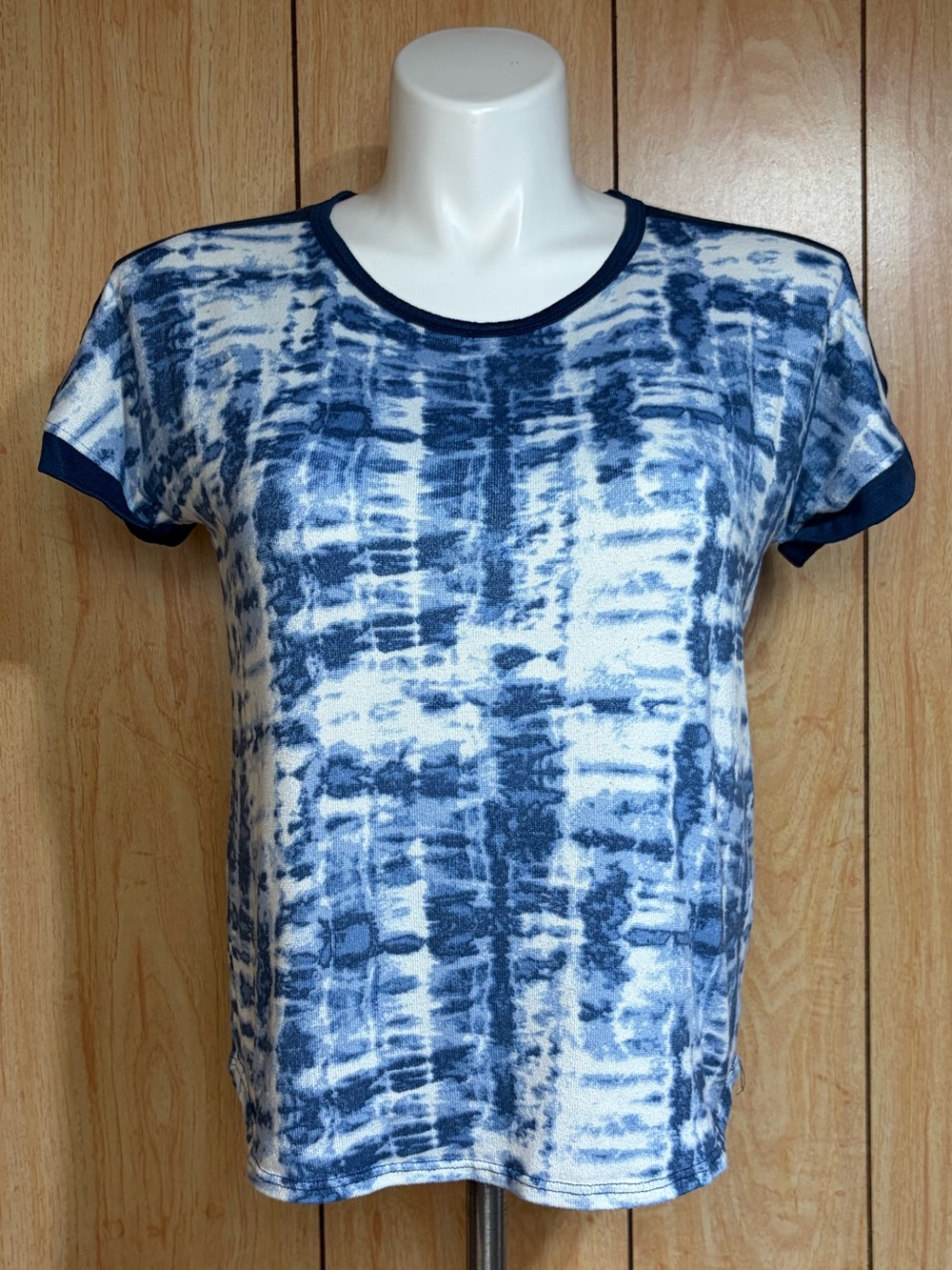 Lucky Brand Blue Tie-Dye Short Sleeve Tee with Navy Trim SZ - L